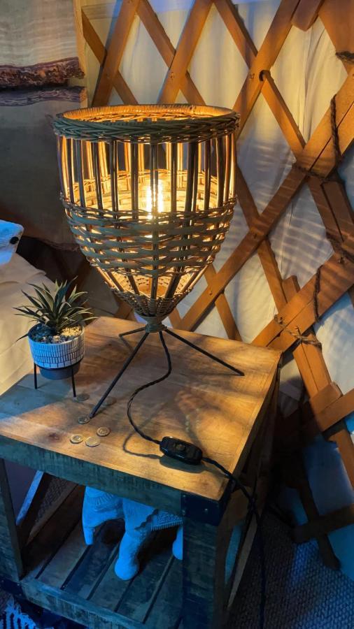 O Dan Y Coed Luxury Yurt With Hot Tub Hotell Chwilog Exteriör bild