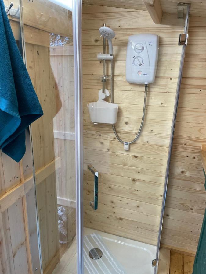 O Dan Y Coed Luxury Yurt With Hot Tub Hotell Chwilog Exteriör bild