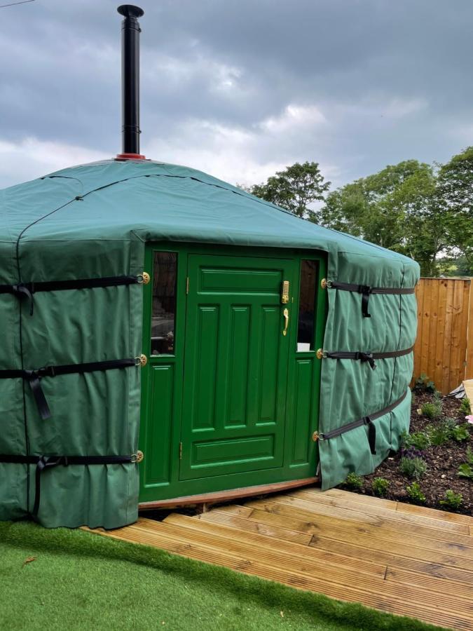 O Dan Y Coed Luxury Yurt With Hot Tub Hotell Chwilog Exteriör bild