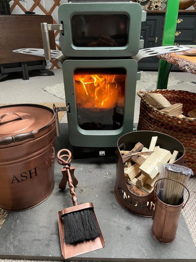 O Dan Y Coed Luxury Yurt With Hot Tub Hotell Chwilog Exteriör bild