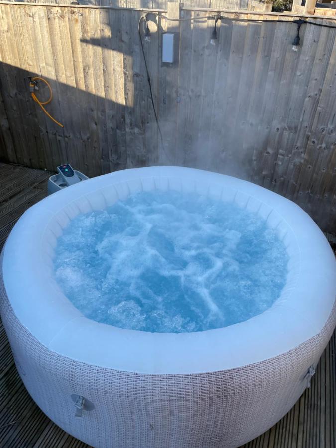 O Dan Y Coed Luxury Yurt With Hot Tub Hotell Chwilog Exteriör bild
